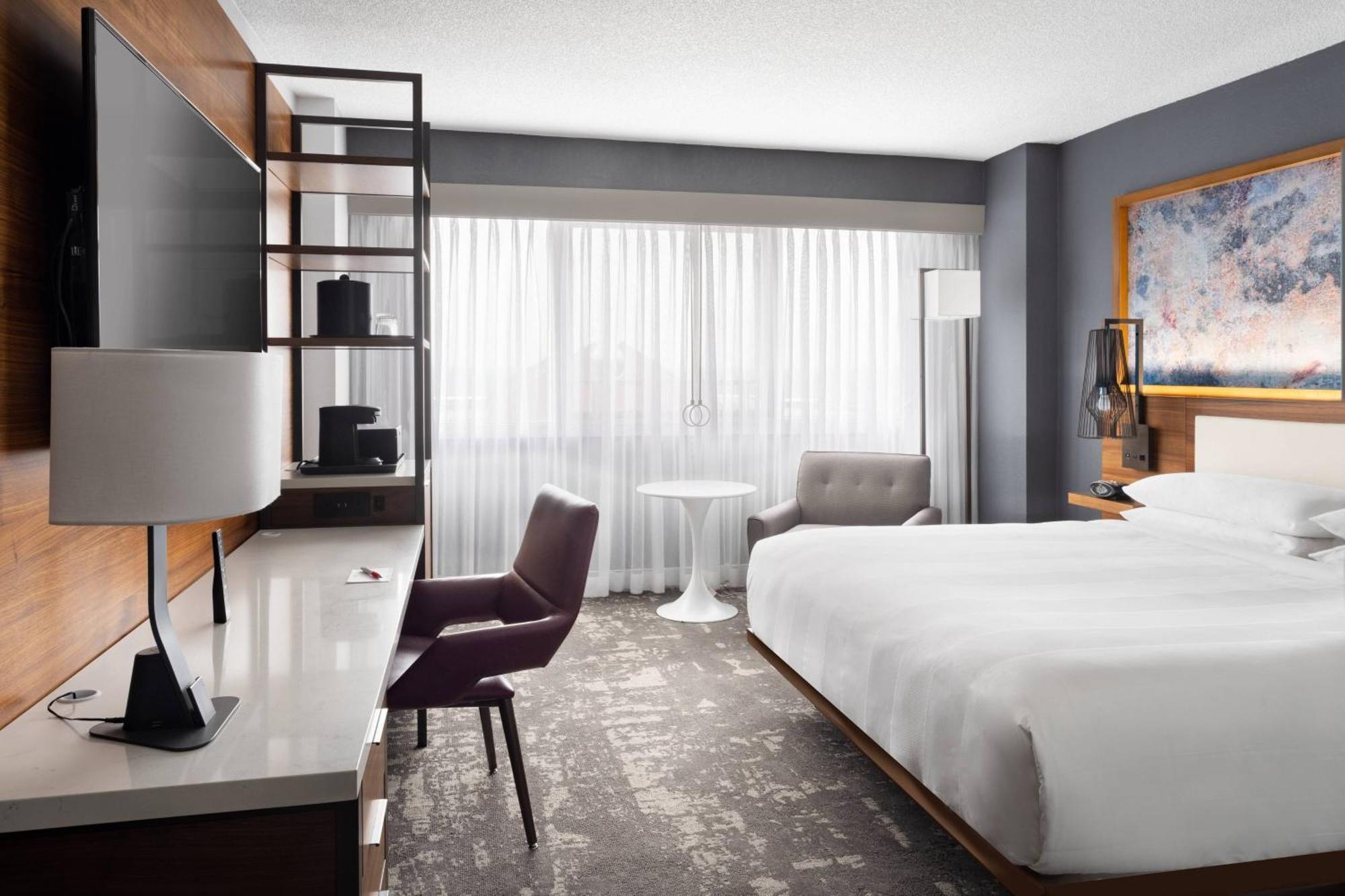 Отель Marriott Greensboro Downtown Экстерьер фото