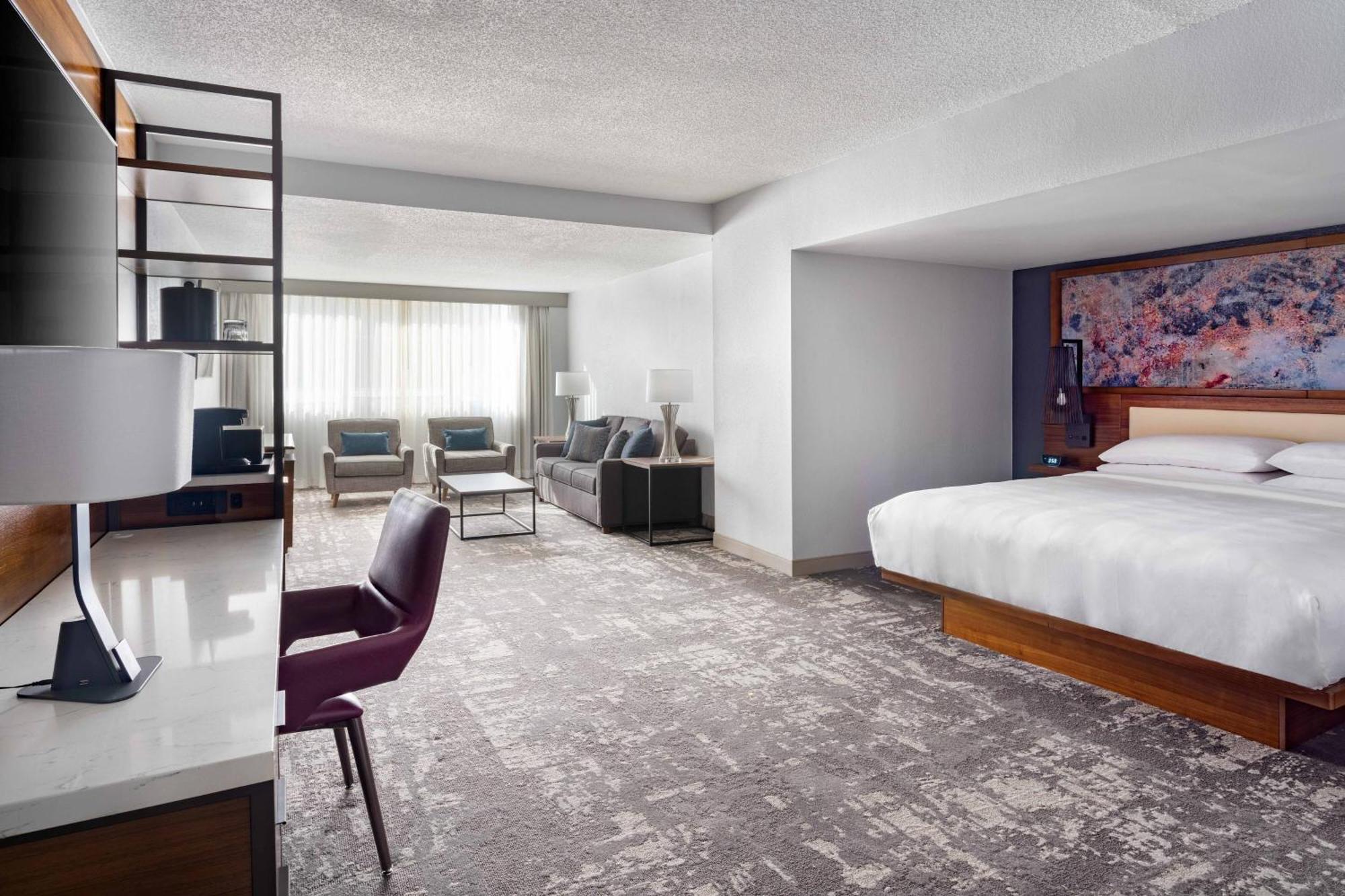 Отель Marriott Greensboro Downtown Экстерьер фото